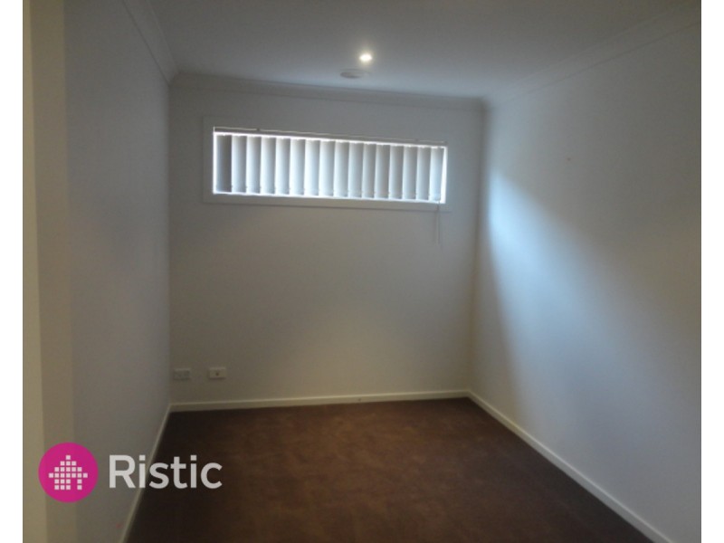 18 Sandover Street, Doreen VIC 3754