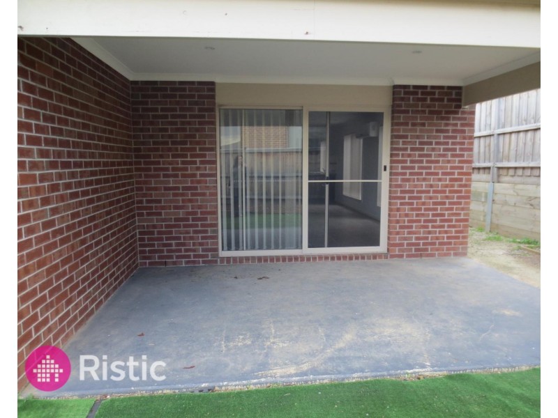 18 Sandover Street, Doreen VIC 3754