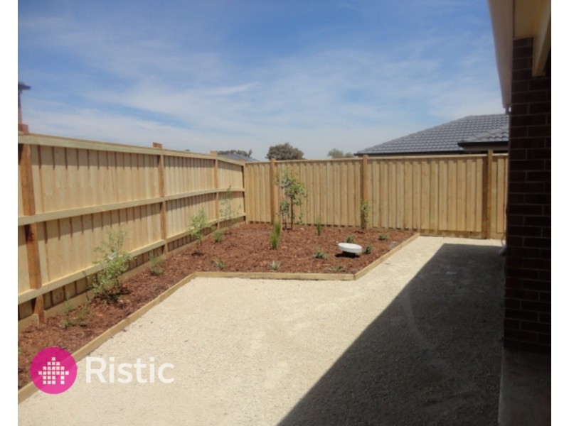 18 Sandover Street, Doreen VIC 3754