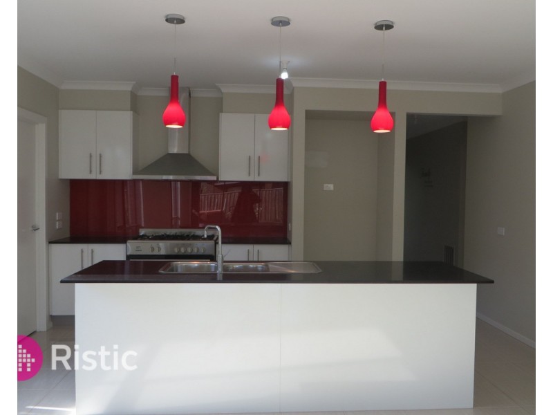 10 Dibella Street, Doreen VIC 3754