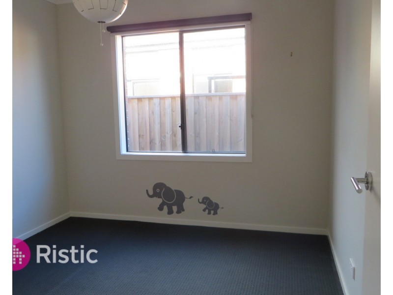 10 Dibella Street, Doreen VIC 3754