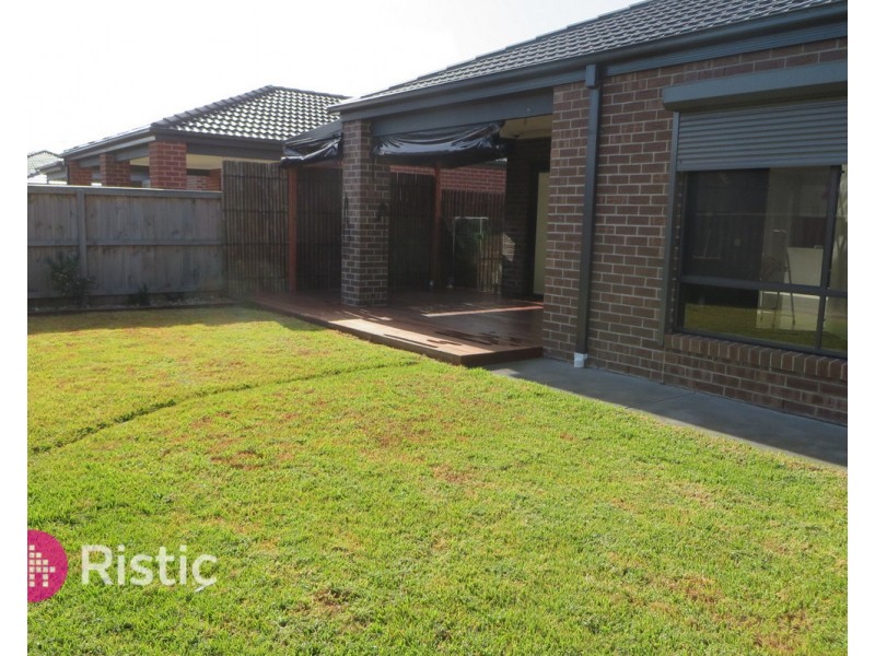 10 Dibella Street, Doreen VIC 3754