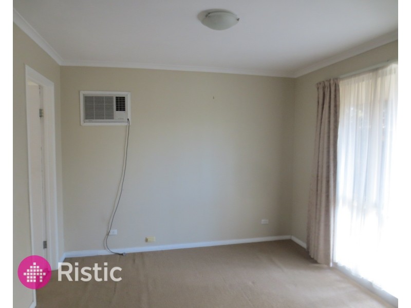 3 Senior Close, Mill Park VIC 3082