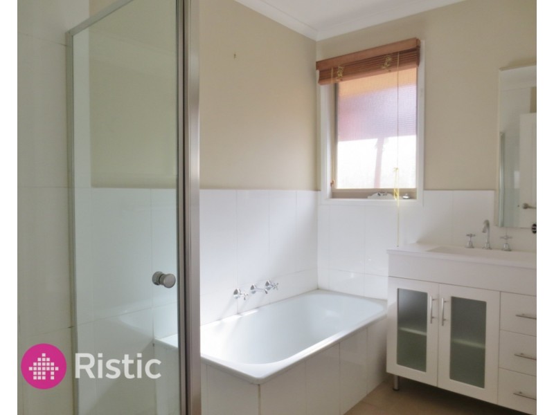 3 Senior Close, Mill Park VIC 3082