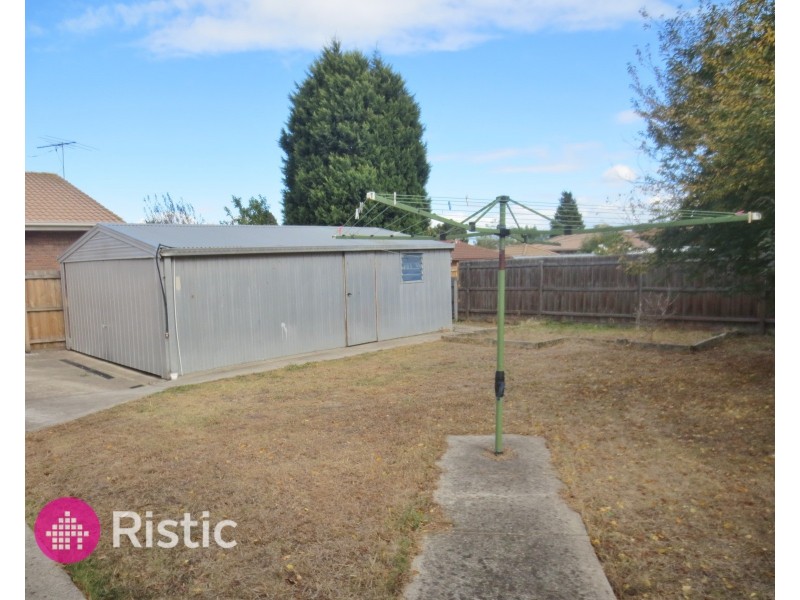 3 Senior Close, Mill Park VIC 3082