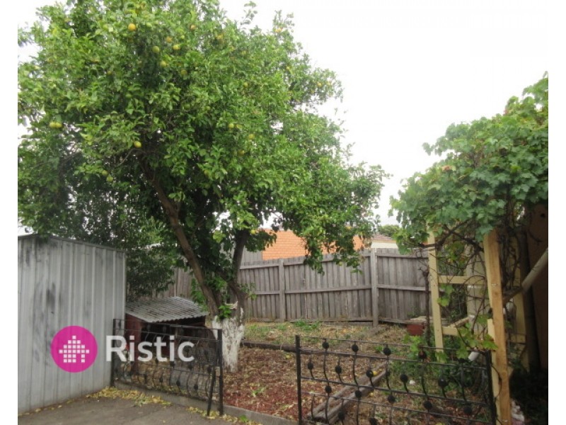 18 Darebin Drive, Thomastown VIC 3074
