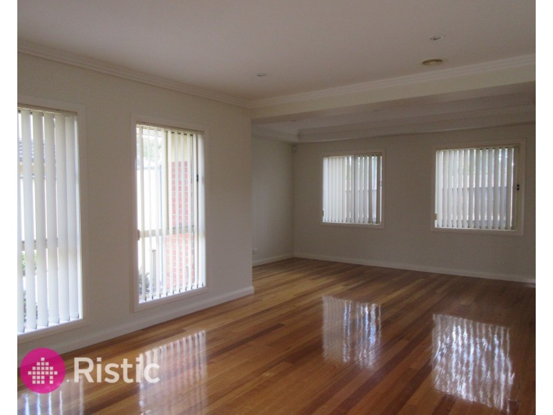 2/11 Payne Place, South Morang VIC 3752