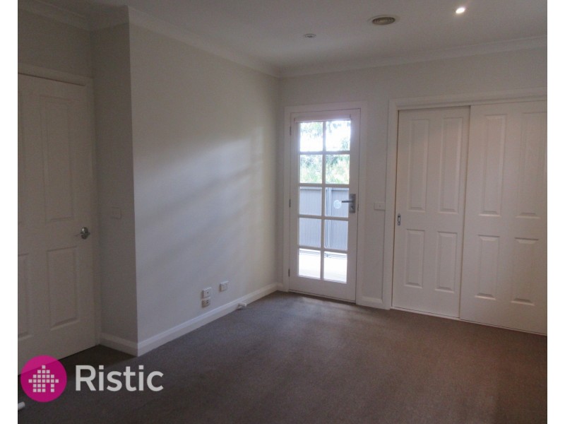 2/11 Payne Place, South Morang VIC 3752