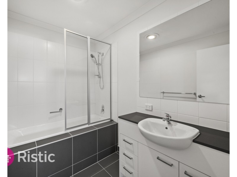 46 Oscar Circuit, Roxburgh Park VIC 3064