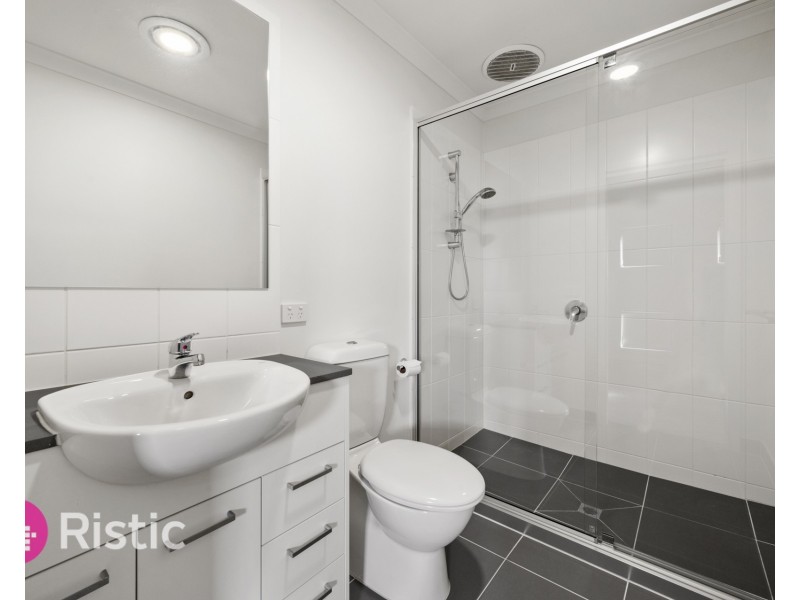 46 Oscar Circuit, Roxburgh Park VIC 3064