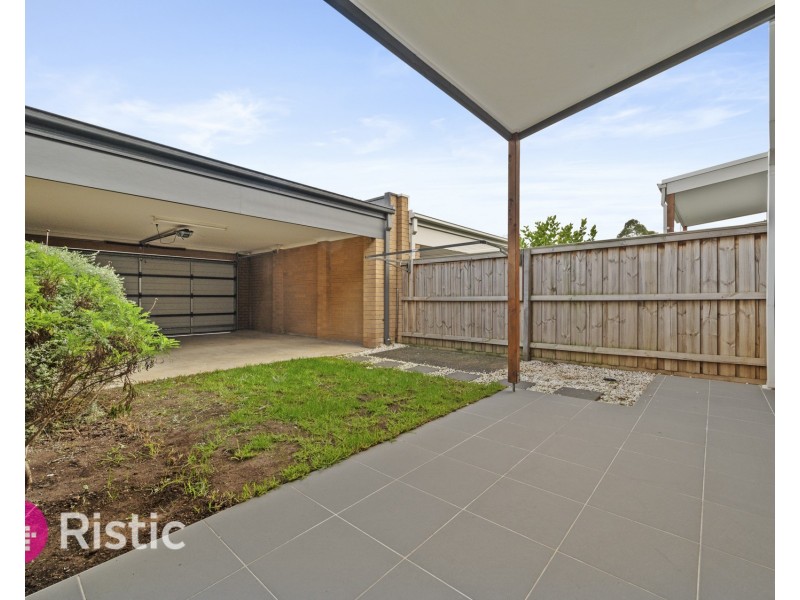 46 Oscar Circuit, Roxburgh Park VIC 3064