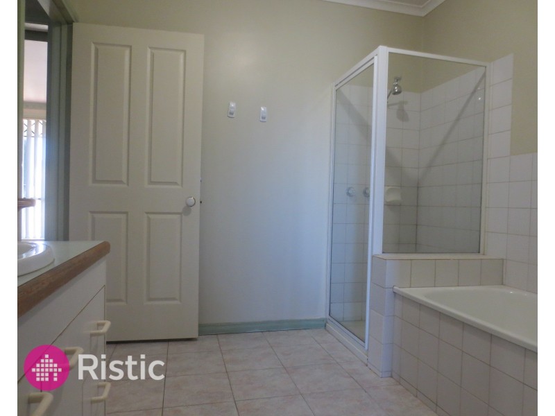 2/68-92 Mckimmies Road, Lalor VIC 3075