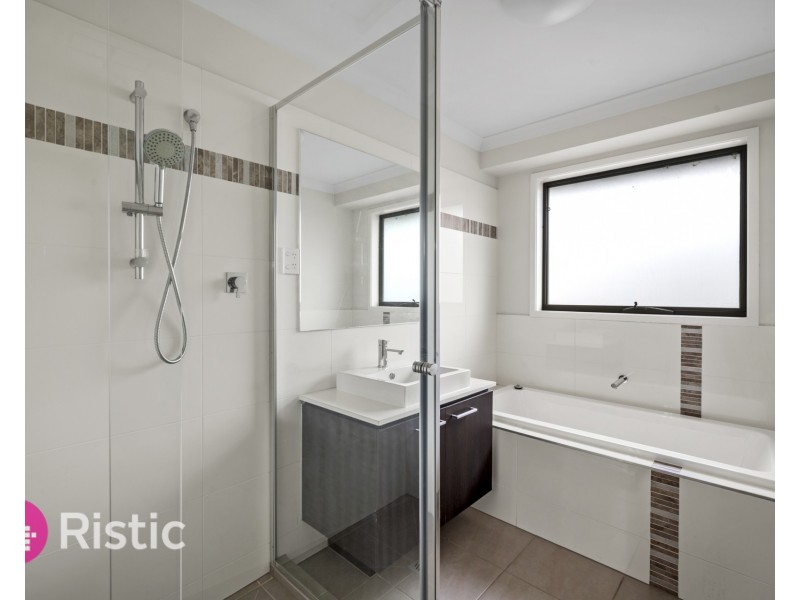 10 Weerona Parkway, Wollert VIC 3750