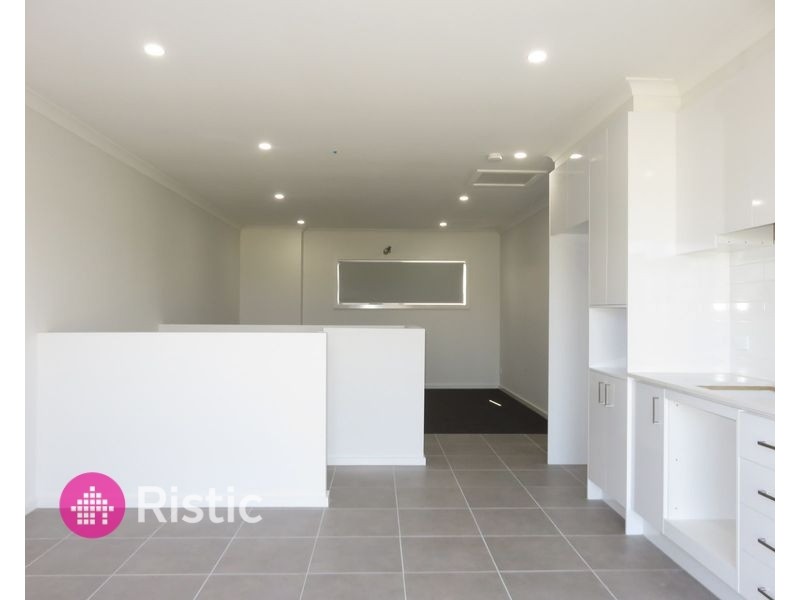 3/204 Saltlake Boulevard, Wollert VIC 3750