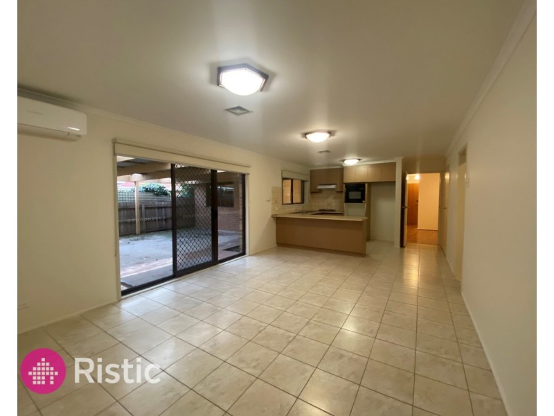 26 Kingston Town Crescent, Mill Park VIC 3082