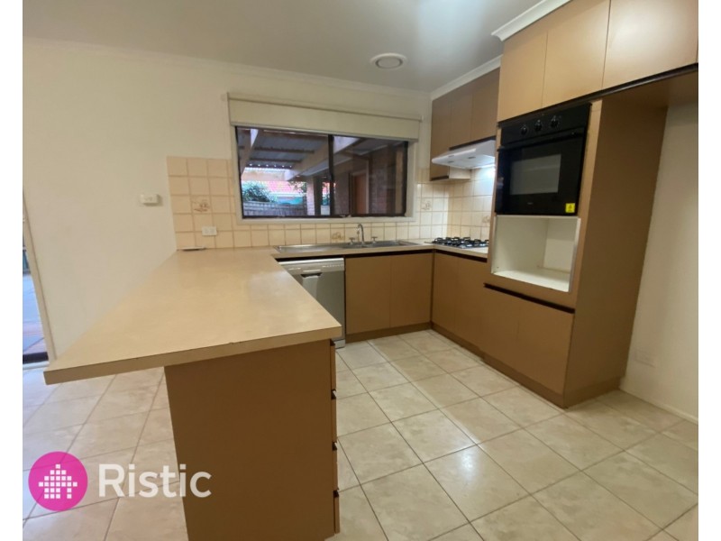 26 Kingston Town Crescent, Mill Park VIC 3082