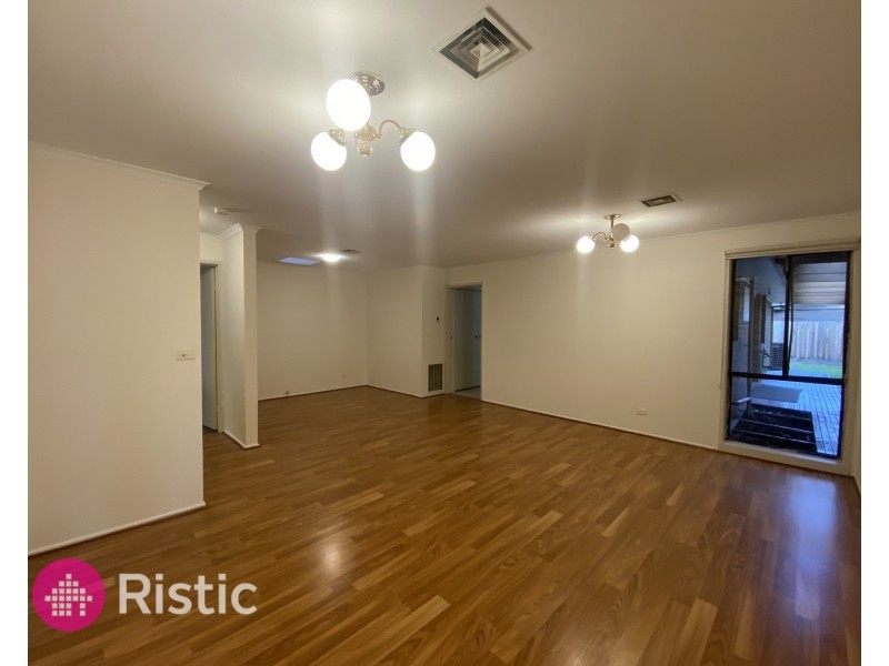 26 Kingston Town Crescent, Mill Park VIC 3082