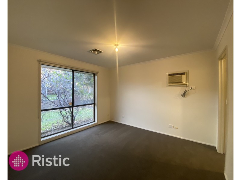 26 Kingston Town Crescent, Mill Park VIC 3082