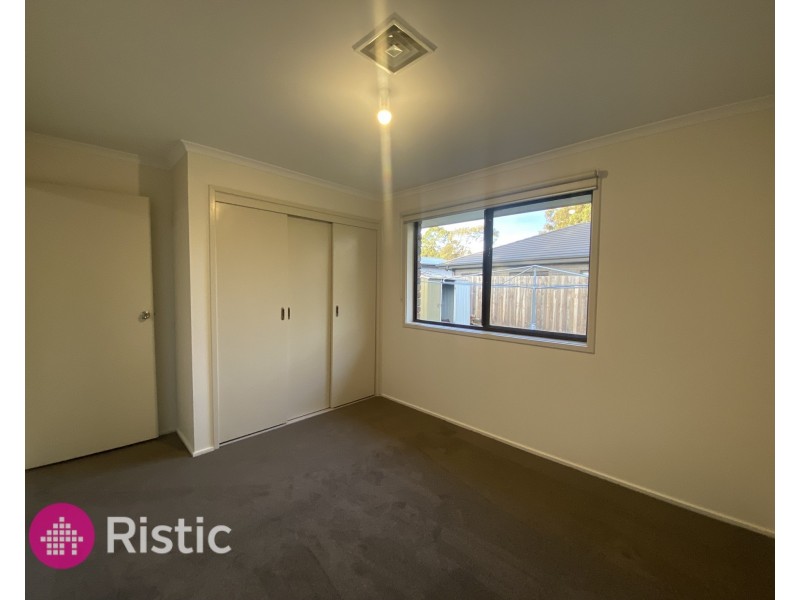 26 Kingston Town Crescent, Mill Park VIC 3082