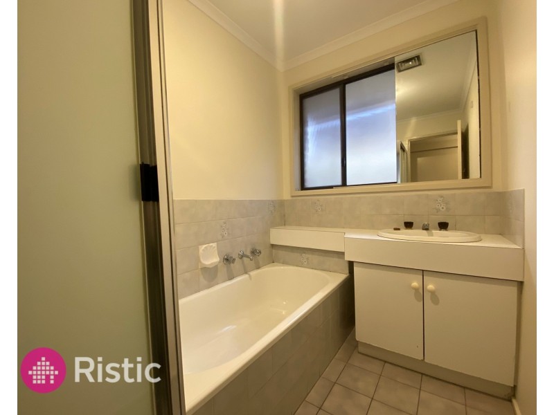 26 Kingston Town Crescent, Mill Park VIC 3082