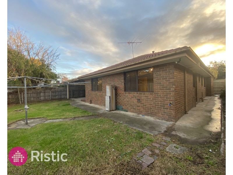 26 Kingston Town Crescent, Mill Park VIC 3082