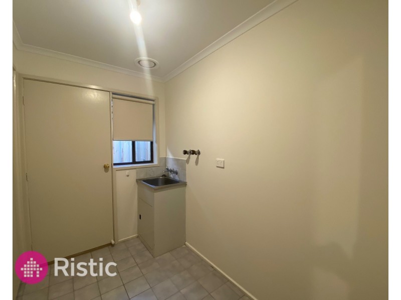 26 Kingston Town Crescent, Mill Park VIC 3082