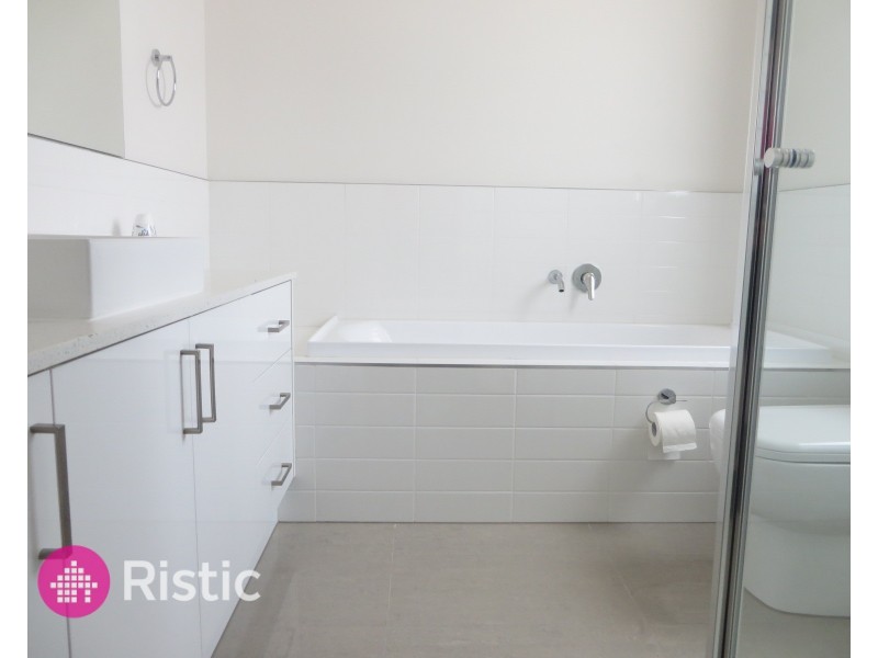 2/26 Valencia Street, Glenroy VIC 3046