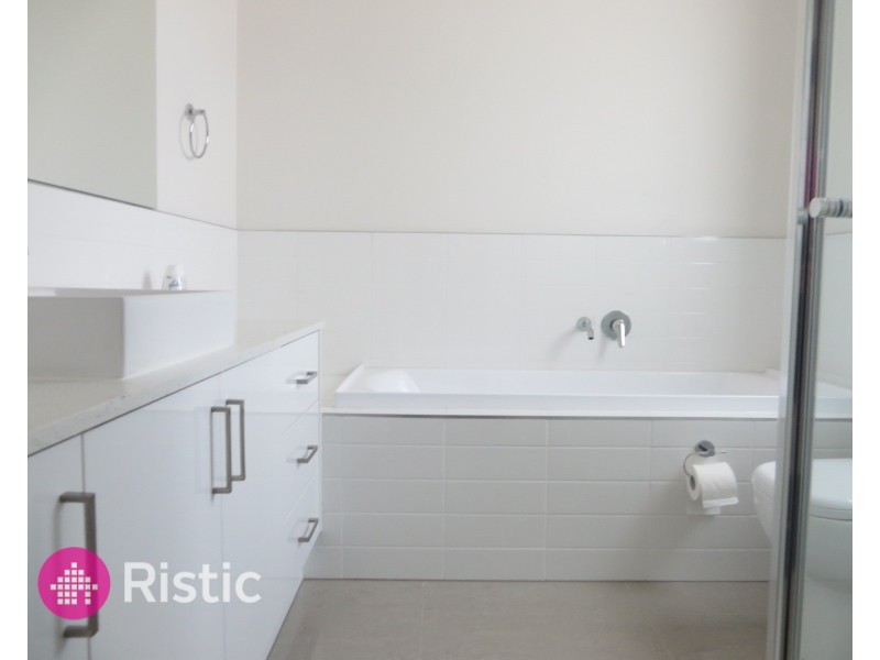 2/26 Valencia Street, Glenroy VIC 3046