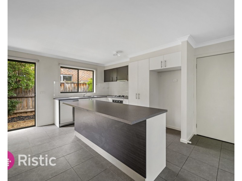 6 Twigrush Place, Brookfield VIC 3338