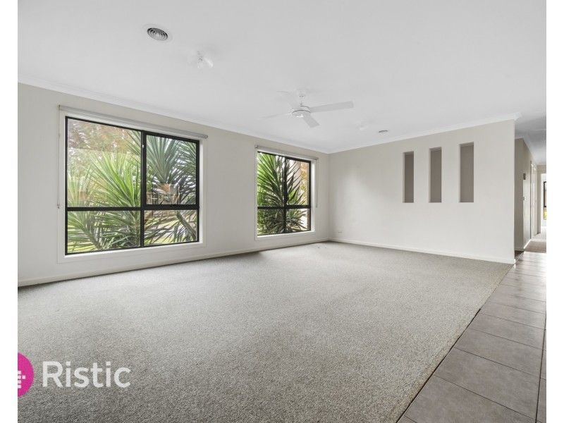 6 Twigrush Place, Brookfield VIC 3338