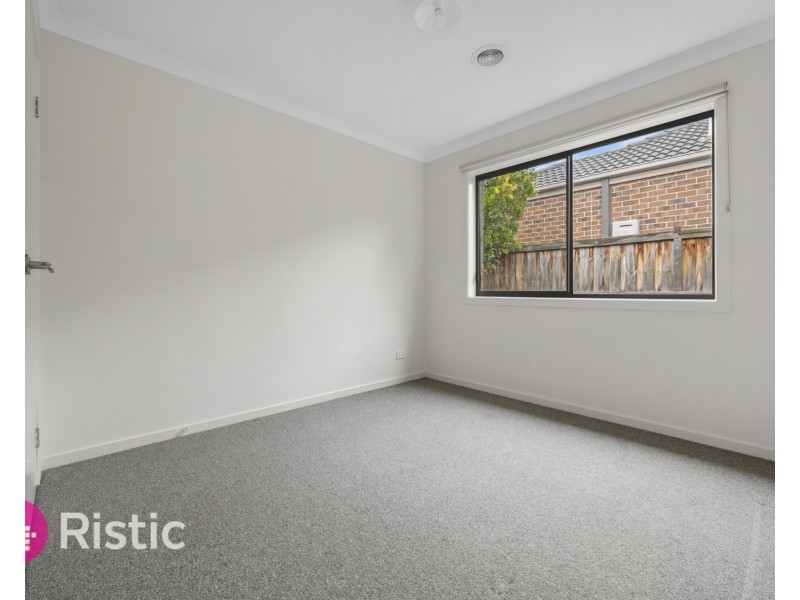 6 Twigrush Place, Brookfield VIC 3338