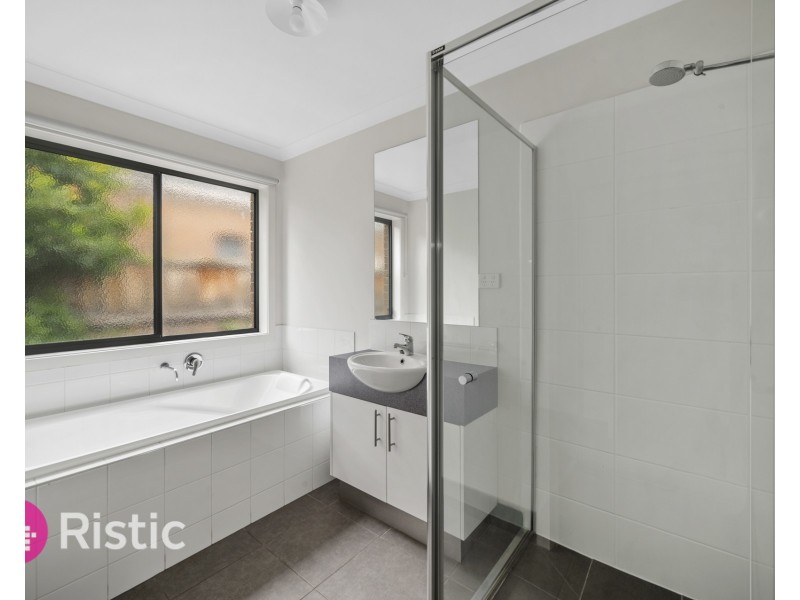 6 Twigrush Place, Brookfield VIC 3338