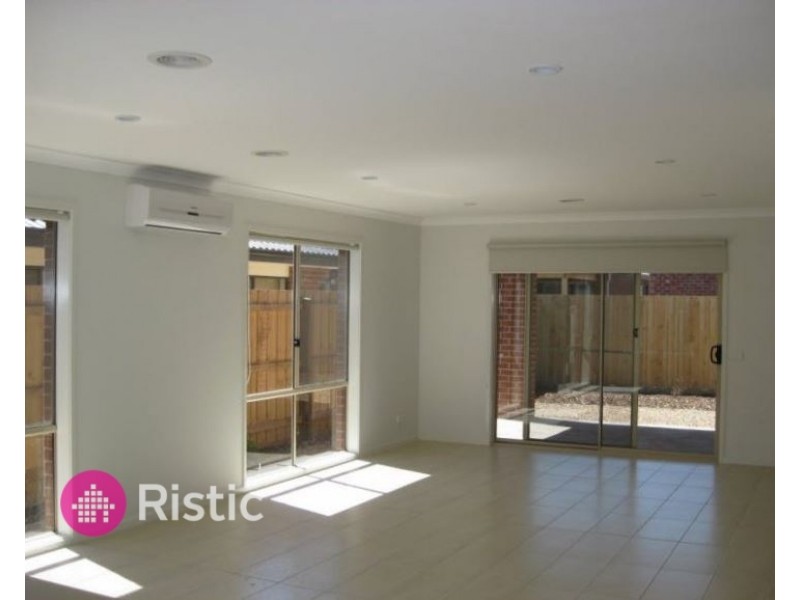 15 Breakwater Drive, Doreen VIC 3754