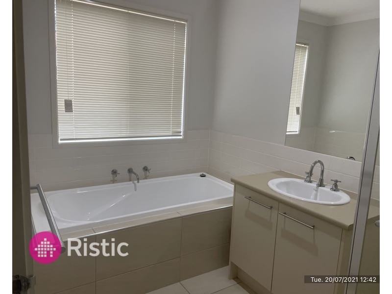 15 Breakwater Drive, Doreen VIC 3754