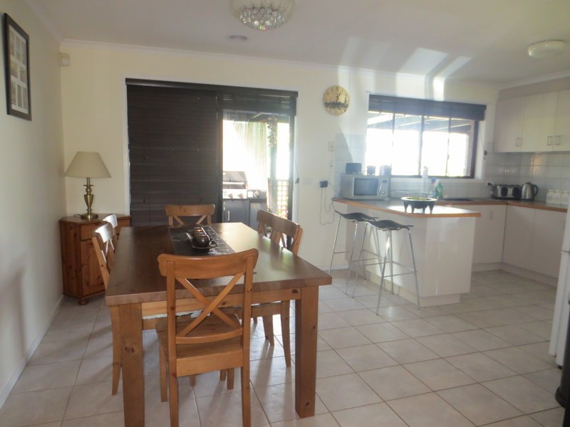 8 De Castella Close, Mill Park VIC 3082