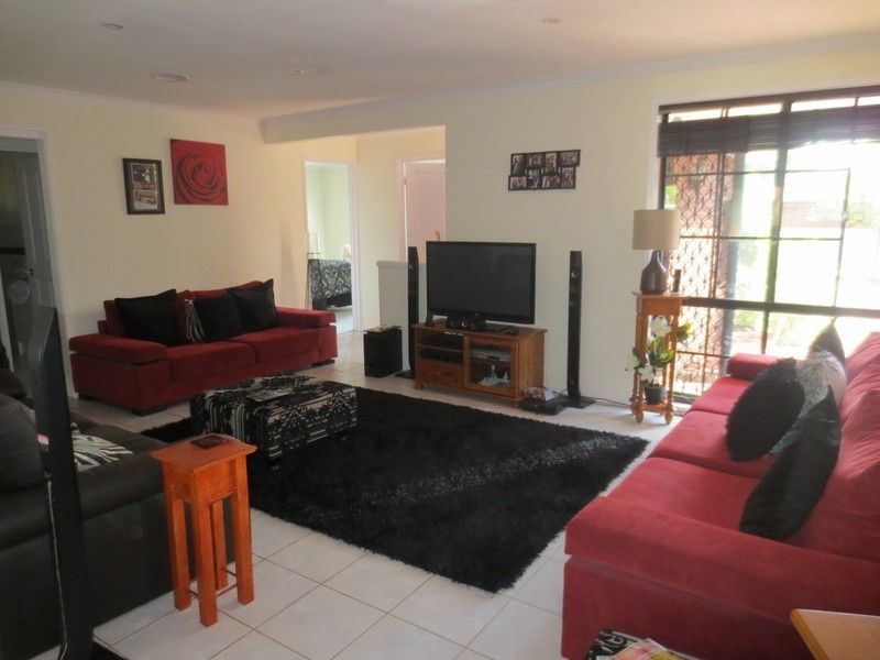 8 De Castella Close, Mill Park VIC 3082