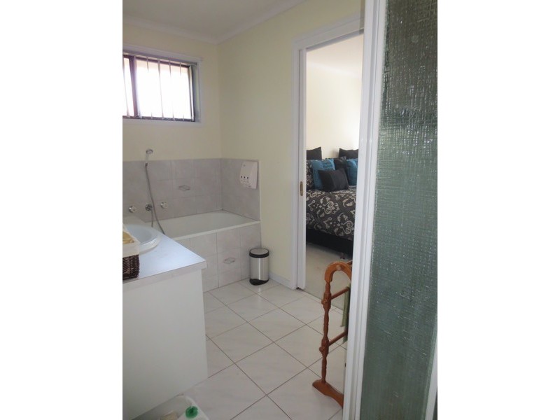 8 De Castella Close, Mill Park VIC 3082