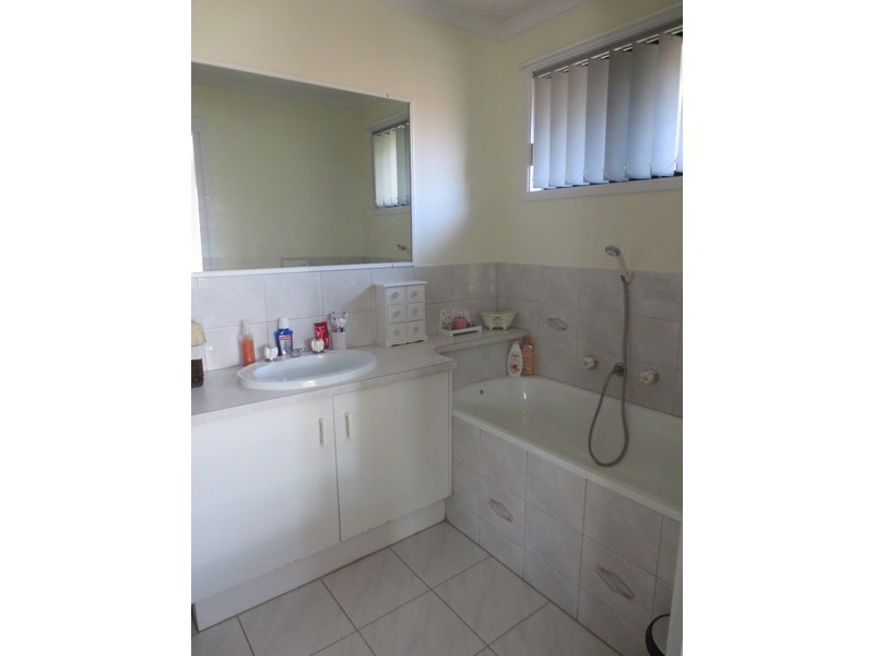 8 De Castella Close, Mill Park VIC 3082