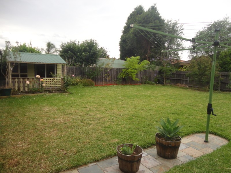 8 De Castella Close, Mill Park VIC 3082