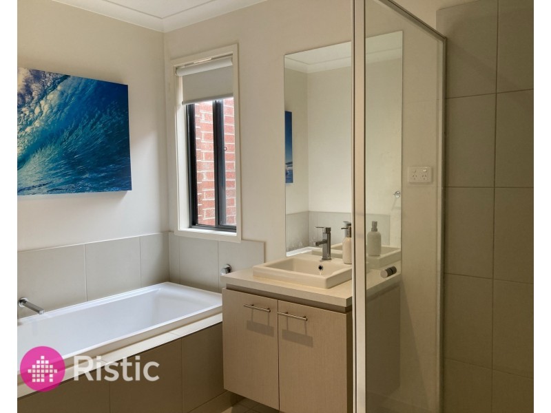 28 Odette Way, South Morang VIC 3752