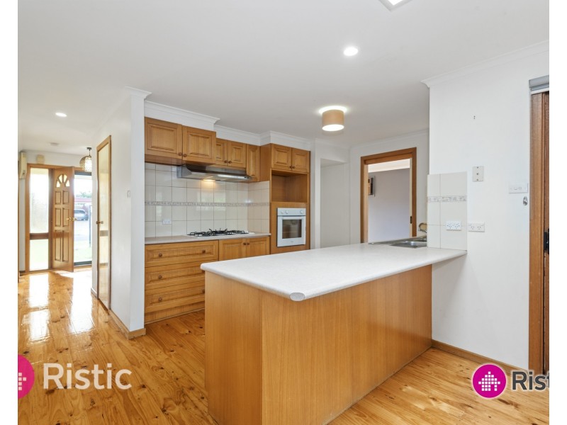 61 Veronica Crescent, Mill Park VIC 3082