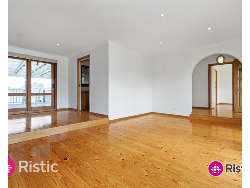 61 Veronica Crescent, Mill Park VIC 3082