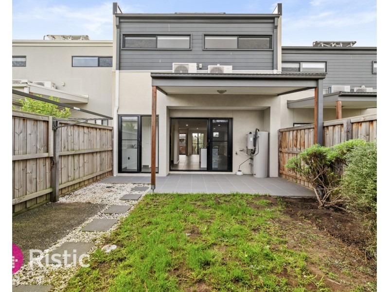 46 Oscar Circuit, Roxburgh Park VIC 3064