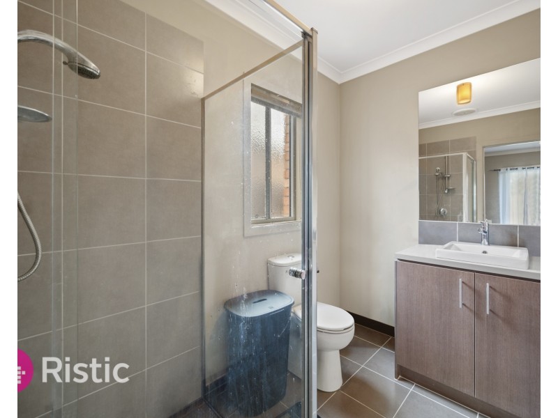 17 Niccoli Parkway, Mernda VIC 3754