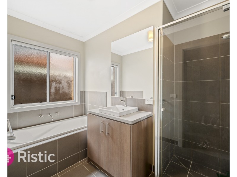 17 Niccoli Parkway, Mernda VIC 3754