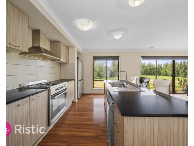 35 Palladium Circle, Beveridge VIC 3753