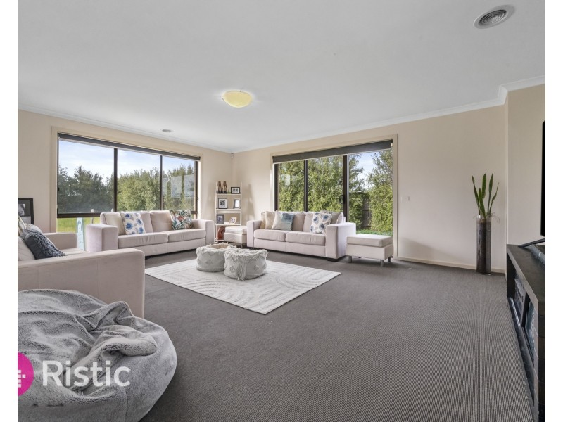 35 Palladium Circle, Beveridge VIC 3753