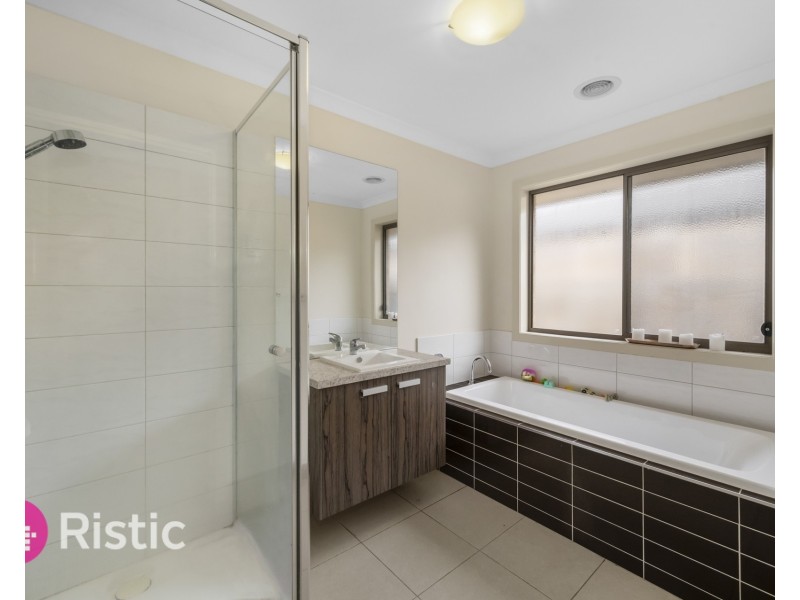 35 Palladium Circle, Beveridge VIC 3753
