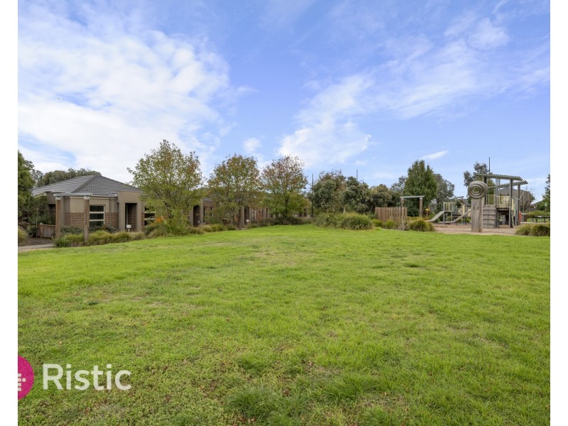 16 Wilhelmina Walk, Epping VIC 3076