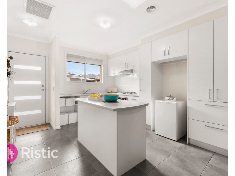 3 Delwyn Close, Thomastown VIC 3074